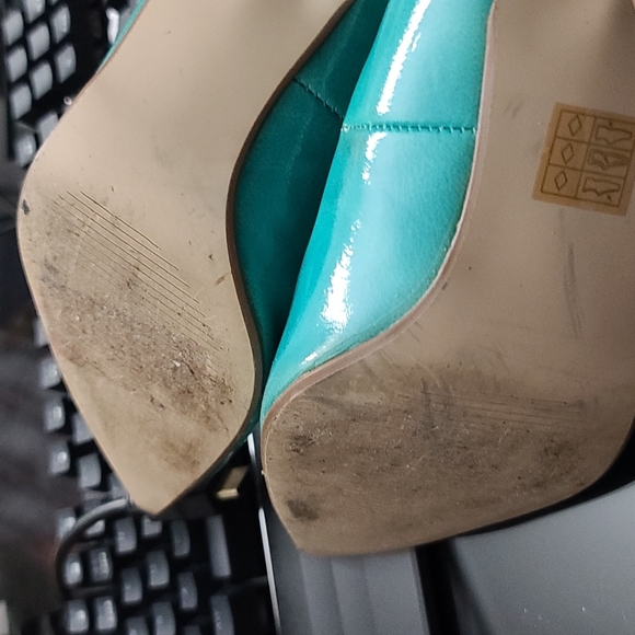 Turquoise Pumps - Picture 5 of 6